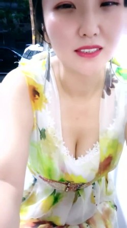 山东超市的老板娘，【北冥有鱼】，带表妹初下海，店里还有人，就要露奶子，约情人来啪啪，这骚娘们真带劲 截图16