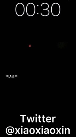 【小小星】酒吧街全裸露出挑战在酒吧街躲在柜台后面身后就是人来人往的人群挑战脱衣全裸 截图3