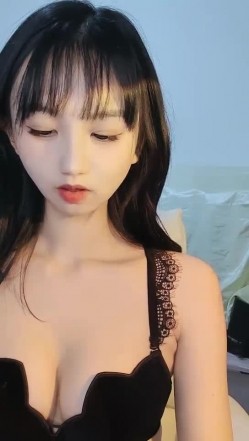新人！校花级别女神下海~【优优】好漂亮！绝对是初恋感觉~乖巧邻家妹子，小逼逼需要被满足 截图13
