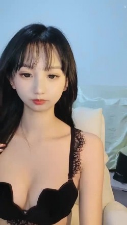 新人！校花级别女神下海~【优优】好漂亮！绝对是初恋感觉~乖巧邻家妹子，小逼逼需要被满足 截图15