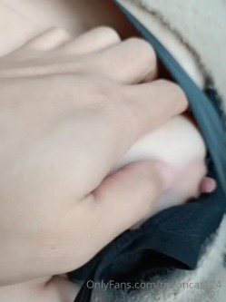 台湾天然美胸熟女人妻中出女王「Jixxielee」「骚猫儿」OF私拍 截图13