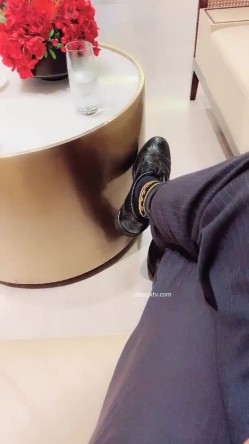 公司新来的美女上班时间被部门经理微信撩骚 ️带去洽谈区厕所啪啪 ️不停有妹子上厕所 截图10