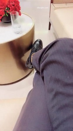 公司新来的美女上班时间被部门经理微信撩骚 ️带去洽谈区厕所啪啪 ️不停有妹子上厕所 截图11