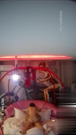 新台首发萤石云大学城附近情趣酒店偷拍 ️学生情侣开房尝试在秋千上啪啪 截图14
