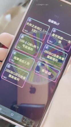 哇，清纯校花，终于为了钱脱了，【大螃蟹】，无毛透明的粉逼，特写，好肥美，颜值高小仙女让人难以自拔的美！ 截图10