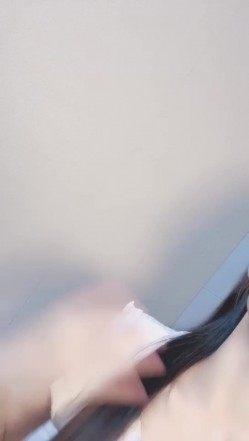 哇，清纯校花，终于为了钱脱了，【大螃蟹】，无毛透明的粉逼，特写，好肥美，颜值高小仙女让人难以自拔的美！ 截图12