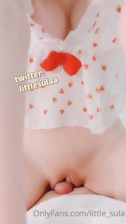万人舔屏OF漫画身材，绝美反差女神【Littlesulaa】馒头穴蜜桃臀各种诱人性爱 截图8
