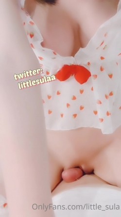 万人舔屏OF漫画身材，绝美反差女神【Littlesulaa】馒头穴蜜桃臀各种诱人性爱 截图12