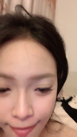 神仙颜值！超迷人【雯雯舌头很迷人】下海福利，抠穴道具自慰~包射 截图1