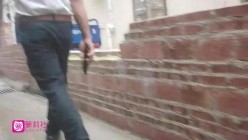 探花辉哥带你探秘红旗农贸市场旁站街女一条街搭讪个吃槟榔的小妹150块到出租屋啪啪 截图5