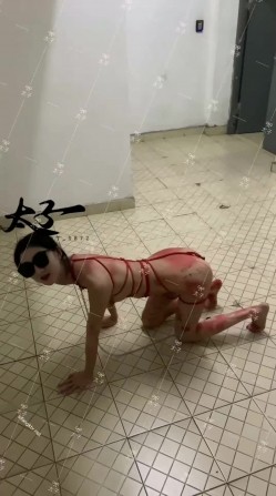 【重磅核弹】超高颜值车模女神【太子妃】SM调教露出啪啪 截图10