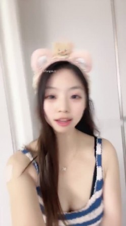 清纯女大【男模来我家】被猥琐男无套啪啪~颜射~口爆~内射~刺激 截图6