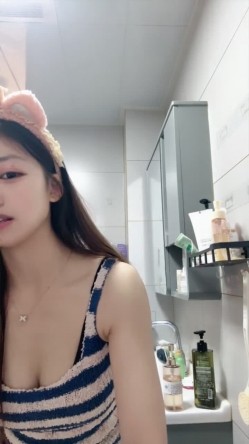 清纯女大【男模来我家】被猥琐男无套啪啪~颜射~口爆~内射~刺激 截图7