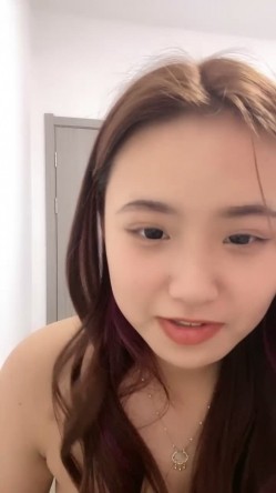 高颜值大波浪妹妹！和闺蜜一起全裸秀！扭腰摆臀，特写多毛骚穴，闺蜜肉嘟嘟大奶子 截图1