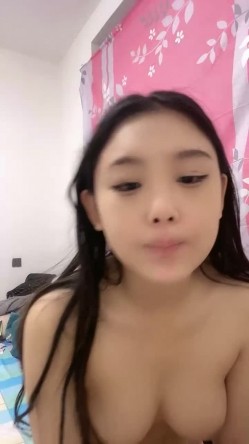 高颜值大波浪妹妹！和闺蜜一起全裸秀！扭腰摆臀，特写多毛骚穴，闺蜜肉嘟嘟大奶子 截图2