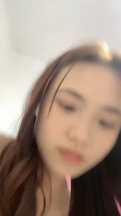 高颜值大波浪妹妹！和闺蜜一起全裸秀！扭腰摆臀，特写多毛骚穴，闺蜜肉嘟嘟大奶子 截图8