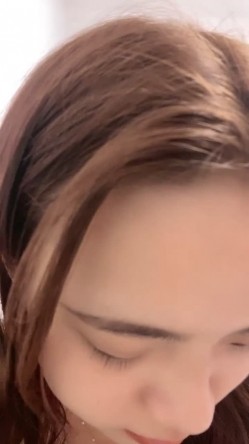 高颜值大波浪妹妹！和闺蜜一起全裸秀！扭腰摆臀，特写多毛骚穴，闺蜜肉嘟嘟大奶子 截图9