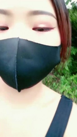风骚少妇户外勾引田园大哥激情啪啪野战，口交大鸡巴淫声荡语，衣服都没脱就开干激情上位后入抽插口爆吞精 截图5