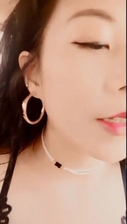 大波浪成熟御姐主播 户外野地双人啪啪秀 口交 站着后入操逼秀 然后车震 女上男下操逼 叫声淫荡 非常精彩 截图16