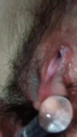 四川南充某院校小骚学生妹，网友撩骚给我发来紫薇视频，平时看着很正点 表面看不出什么，没想到宿舍暗藏自慰棒 玩得小穴湿哒哒！ 截图12