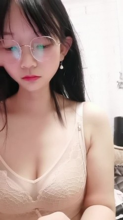 眼镜大学生 字母圈玩家【SM小师妹】过膝黑丝 奶子拔罐 大黑牛插屄里 扇脸 淫语不断 截图4