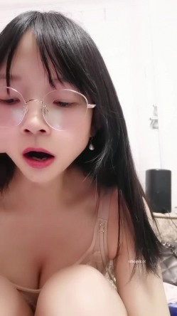 眼镜大学生 字母圈玩家【SM小师妹】过膝黑丝 奶子拔罐 大黑牛插屄里 扇脸 淫语不断 截图16