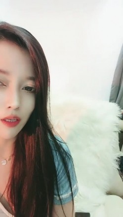 气质女神级别的长发骚货，掰穴粉逼自慰，跟着音乐的节拍一起摇动 截图6