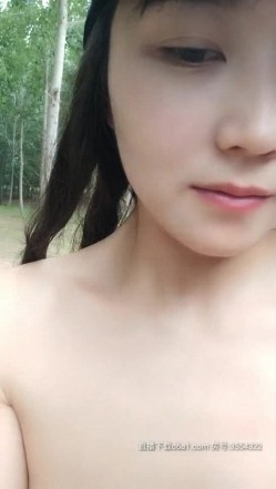 光天化日最激情的户外啪啪，乡间小路全裸捏着奶子爆草后入，无视旁边放羊经过的大爷和过路看客，最后口爆吞精 截图9