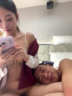 空姐被干了【优优baby】真实空姐和机长吃鸡舔穴舔脚 无套啪啪 户外 车里 截图4