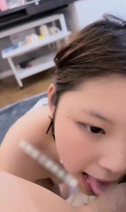 高颜值极品身材小尤物，别看着可爱清纯，内心里骚的没边，渴望被大鸡巴前后夹击，第一次约炮玩3p，激战场面火爆 截图7
