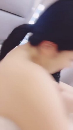 顶级女神带闺蜜下海玩双飞~性感黑丝巨乳乱晃，无套轮插内射~自慰 截图16