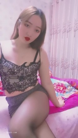 最新快手泄密！风骚熟女【媚姨】性爱XO肥臀后入丝足诱惑 截图2
