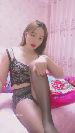 最新快手泄密！风骚熟女【媚姨】性爱XO肥臀后入丝足诱惑 截图3