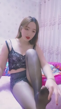 最新快手泄密！风骚熟女【媚姨】性爱XO肥臀后入丝足诱惑 截图4