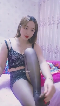 最新快手泄密！风骚熟女【媚姨】性爱XO肥臀后入丝足诱惑 截图5