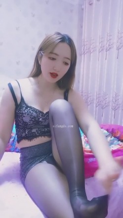 最新快手泄密！风骚熟女【媚姨】性爱XO肥臀后入丝足诱惑 截图6