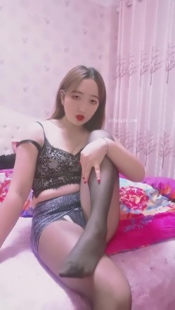 最新快手泄密！风骚熟女【媚姨】性爱XO肥臀后入丝足诱惑 截图8