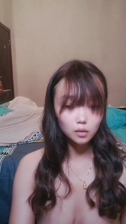 素颜也很美的良家小少妇镜头前诱惑狼友，让纹身大哥吃着奶子抠着逼，主动上位抽插大哥，浪荡呻吟不断别错过 截图12