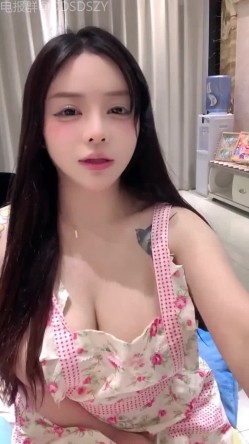 ️天然核弹爆乳女神！揉奶诱惑【炸土豆】完美颜值~淫液拉丝跳蛋自慰 截图4