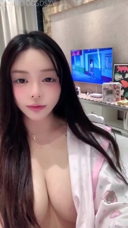 ️天然核弹爆乳女神！揉奶诱惑【炸土豆】完美颜值~淫液拉丝跳蛋自慰 截图9
