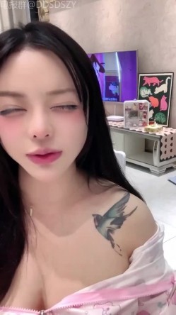 ️天然核弹爆乳女神！揉奶诱惑【炸土豆】完美颜值~淫液拉丝跳蛋自慰 截图11