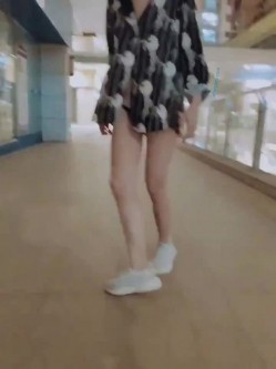 模特身材气质，推特露出婊【yunbit】各种公共场合大胆穿着，露出啪啪 截图3