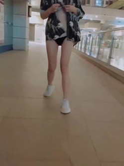 模特身材气质，推特露出婊【yunbit】各种公共场合大胆穿着，露出啪啪 截图4