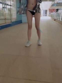模特身材气质，推特露出婊【yunbit】各种公共场合大胆穿着，露出啪啪 截图5