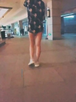 模特身材气质，推特露出婊【yunbit】各种公共场合大胆穿着，露出啪啪 截图10