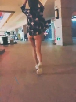 模特身材气质，推特露出婊【yunbit】各种公共场合大胆穿着，露出啪啪 截图11