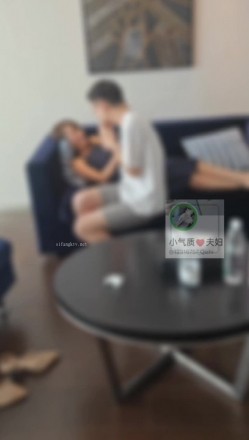 《极品反差 淫妻》价值千元顶级山东绿帽癖NTR淫乱夫妇【小气质】私拍诚邀各界实力单男3P露出相当火爆完整合集 截图5
