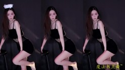 虎牙骚主播【佐一】极品下海一对一被出卖，无毛白虎穴，道具自慰高潮，搓奶自慰 截图9