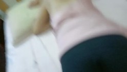 家里停水到邻居家洗澡干她的骚老婆，经不住勾搭口交大鸡巴舔逼给她弄爽了压在身下爆草抽插，浪荡呻吟边草边亲 截图1