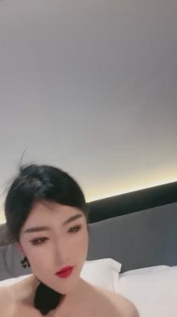 极品车模骚女！好久没播了！酒店炮友大战，3小时激情不断，各种姿势爆操，B多操肿了，美女极度淫骚 截图5